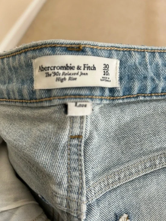 Abercrombie & Fitch 90s Relaxed High-Rise Jeans - Picture 2 of 4
